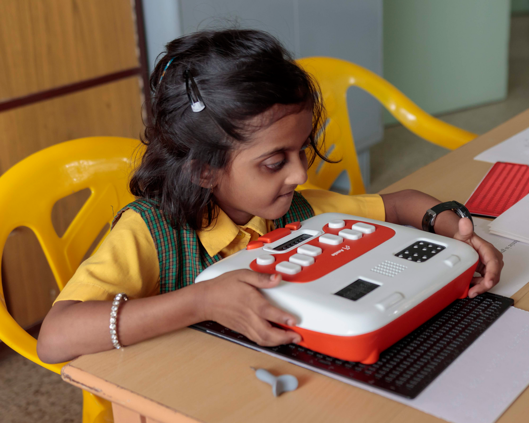 A student is using Annie, Thinkerbell Labs' innovation in Braille self-learning