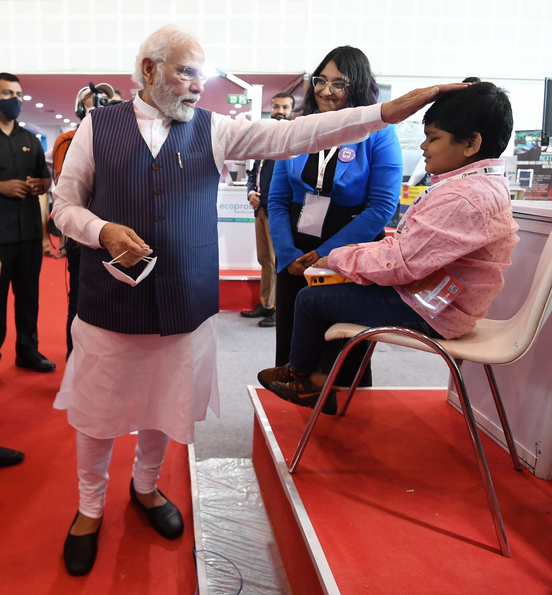 The Hon’ble Prime Minister of India meeting a student using Annie.